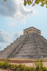 Fototapeta na wymiar Magnificent central pyramid of Chichen Itza, Riviera Maya