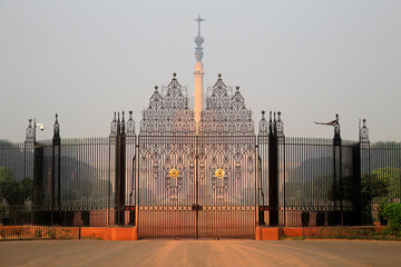 Entrance gates to the presidential palace (Rashtrapati Bhavan) - New Delhi, India .