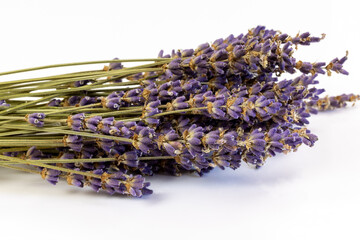 bouquet de lavande isolé sur un fond blanc