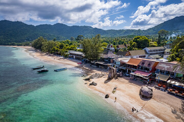 Fototapeta na wymiar Aerial view of Sairee Beach or Sai Ri Beach in koh Tao, Thailand
