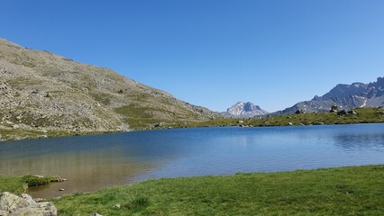 Fototapeta na wymiar lac et altitude