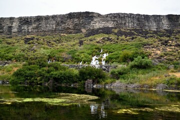 Obraz premium Picturesque landscape of Twin Falls on a beautiful day