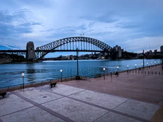 Photo sur Plexiglas Sydney Harbour Bridge View of Sydney Harbour Bridge at dawn on a cloudy day.