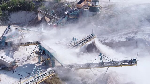 Working stone crusher with conveyor lines.