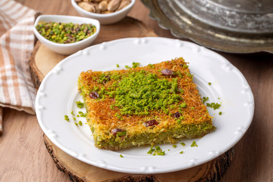 Turkish dessert antep kadayif - pistachio kadayif
