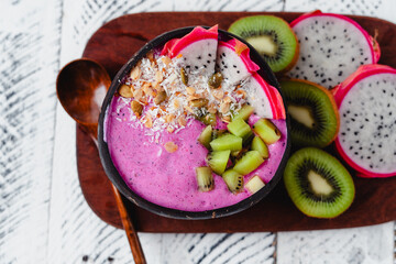 Dragon Fruit and Kiwi Smoothie Bowl