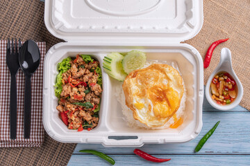 Minced pork basil rice, fried egg in box set