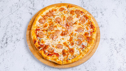 Sausage pizza with creamy cheese