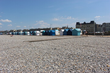 Cabines colorées sur la plage de Dieppe