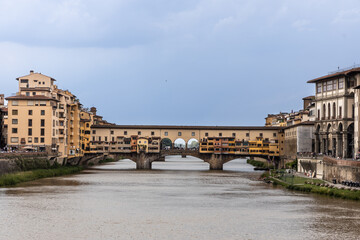 Fototapeta na wymiar Ponte Vecchio, the historic old bridge over Arno river in Florence, Tuscany, Italy om an overcast day.