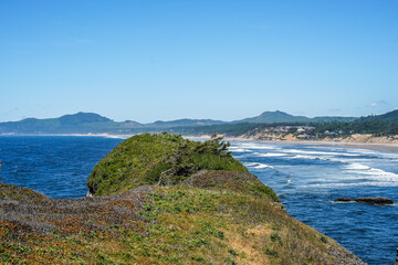 Fototapeta na wymiar Beautiful Oregon coast. Pacific ocean, beach, cliffs, sky, water.