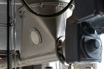 Plastic sight on the feeder.