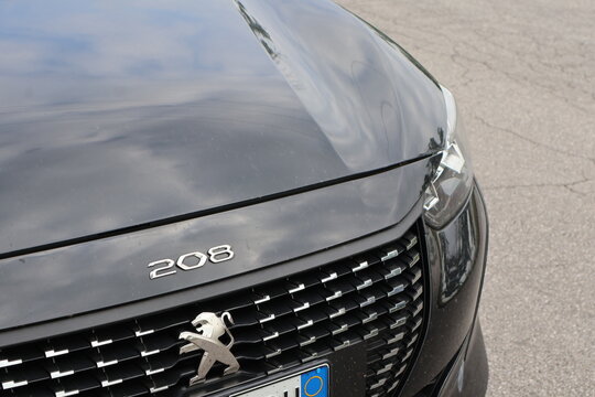 bel avant d une 208 Peugeot