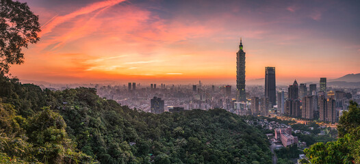 Taipei skyline with Taipei 101 skyscraper at sunset, Republic of China, Taiwan