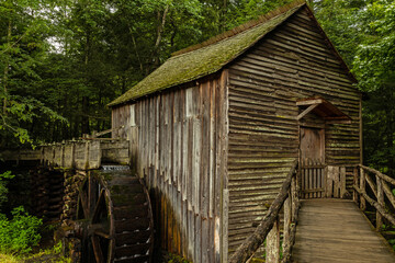 Fototapeta na wymiar Cades Cove Historical Grist Mill in the Great Smoky Mountains National Park in Tennessee