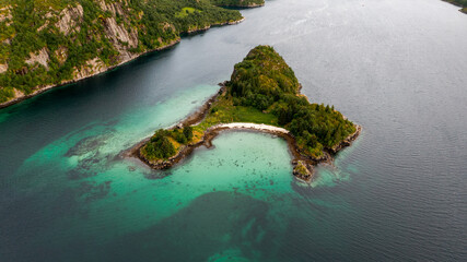 Obraz premium Norwegian Island Inside Fjord with Shallow Water Surrounding it.