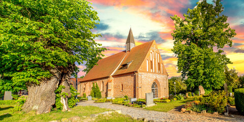 Fototapeta na wymiar Dorfkirche in Katzow, Mecklenburg Vorpommern, Deutschland 