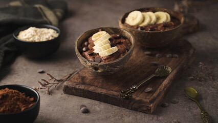 Coconut bowls with oat porridge