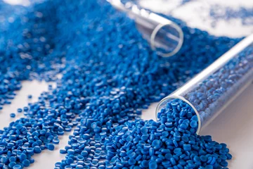 Fototapete Makrofotografie White plastic grain, plastic polymer granules,hand hold Polymer pellets, Raw materials for making water pipes, Plastics from petrochemicals and compound extrusion, resin from plant polyethylene.