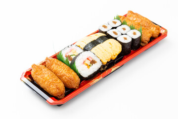 白背景の助六寿司