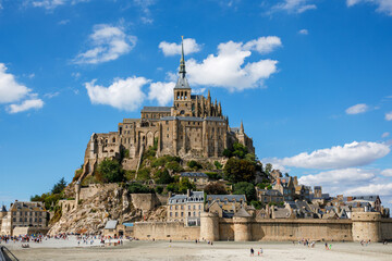 Panorama of Mont Saint Michele abbey in a beautiful summer day, France - obrazy, fototapety, plakaty