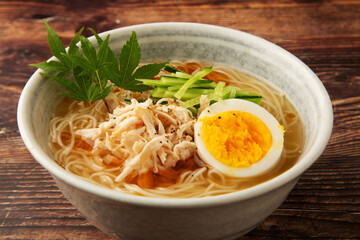 鶏塩スープの冷やしそうめん