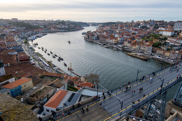 La belleza de Oporto, Portugal, con el icónico Puente Don Luis como protagonista. En la imagen, el...