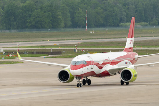 YL-CSL Air Baltic Bombardier CS-300 jet in Zurich in Switzerland 19.5.2023