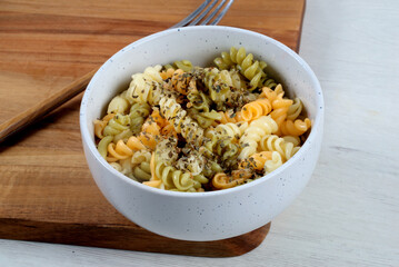 Bowl with colored spiral paste