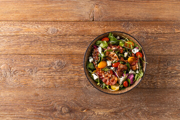 Delicious salad added to grilled dishes, with bacon and halloumi cheese.