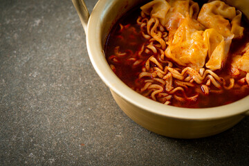 Korean instant noodles with dumplings