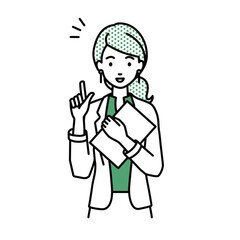 立って書類を手に持って何かひらめいたジャケットの女性