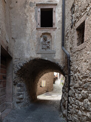 Fototapeta na wymiar l'antico borgo di Canale di Tenno, in provincia di Trento