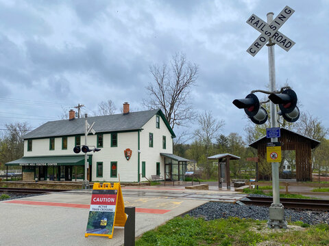 Peninsula, Ohio: Boston Mill Visitor Center at Cuyahoga Valley National Park. Railroad crossing for Cuyahoga Valley Scenic Railroad and former Cleveland-Akron Bag Company general store. 