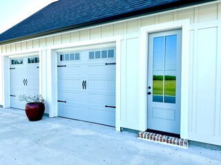 Home contemporary garage doors, exterior 