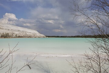 This azure pond with crystal clear water is not a miracle of nature, but an industrial facility of Eesti Energia. As a result of oil shale burning - leaving a lot of ash washed into the ash dump