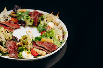 Very tasty salad with roast beef