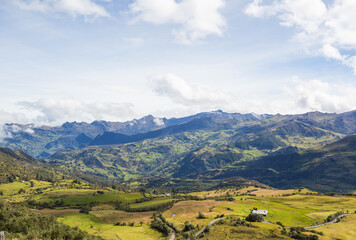 Fototapeta na wymiar Green hills in Colombia