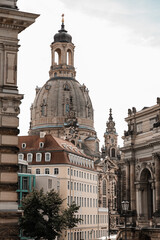 &Uuml;ber den D&auml;chern 