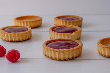 Small tartlets with raspberry filling