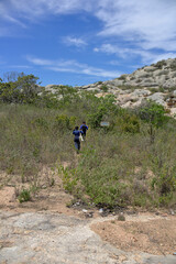 Obraz premium hiking in the mountains, hikers in the northeast, adventure sport, northeast, brazil, people in the woods, trails in brazil, natural landscapes