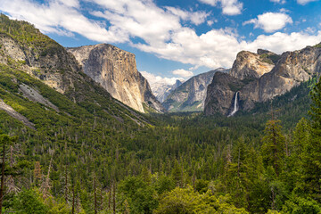 Fototapeta na wymiar Tunnel View in Yosemite National Park, California