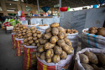 The fresh potatoes in the bazaar.