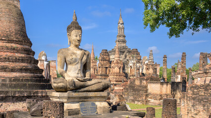 Fototapeta na wymiar Wat Mahathat at Sukhothai National Historical Park, Sukhothai, Thailand