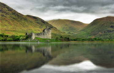 Fototapeta premium Kilchurn Castle with reflection in water - Scotland, UK