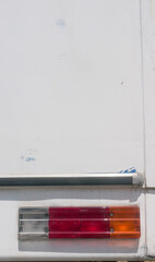 Intermitente naranja en vehículo grande