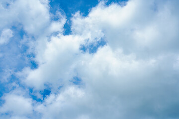 Obraz premium White cloudy forming on blue sky in sunny day