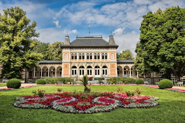 bad elster, deutschland - stadtgarten mit altem kurhaus