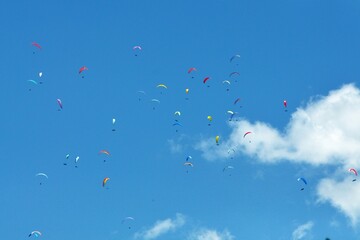 Parachutes invasion