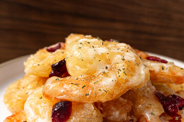 Creamy shrimp with fried shrimp tossed in cream